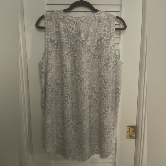 Jane and Delancey NWT Leopard Print Mother of Pearl Button Down Sleeveless Tank - Picture 5 of 10